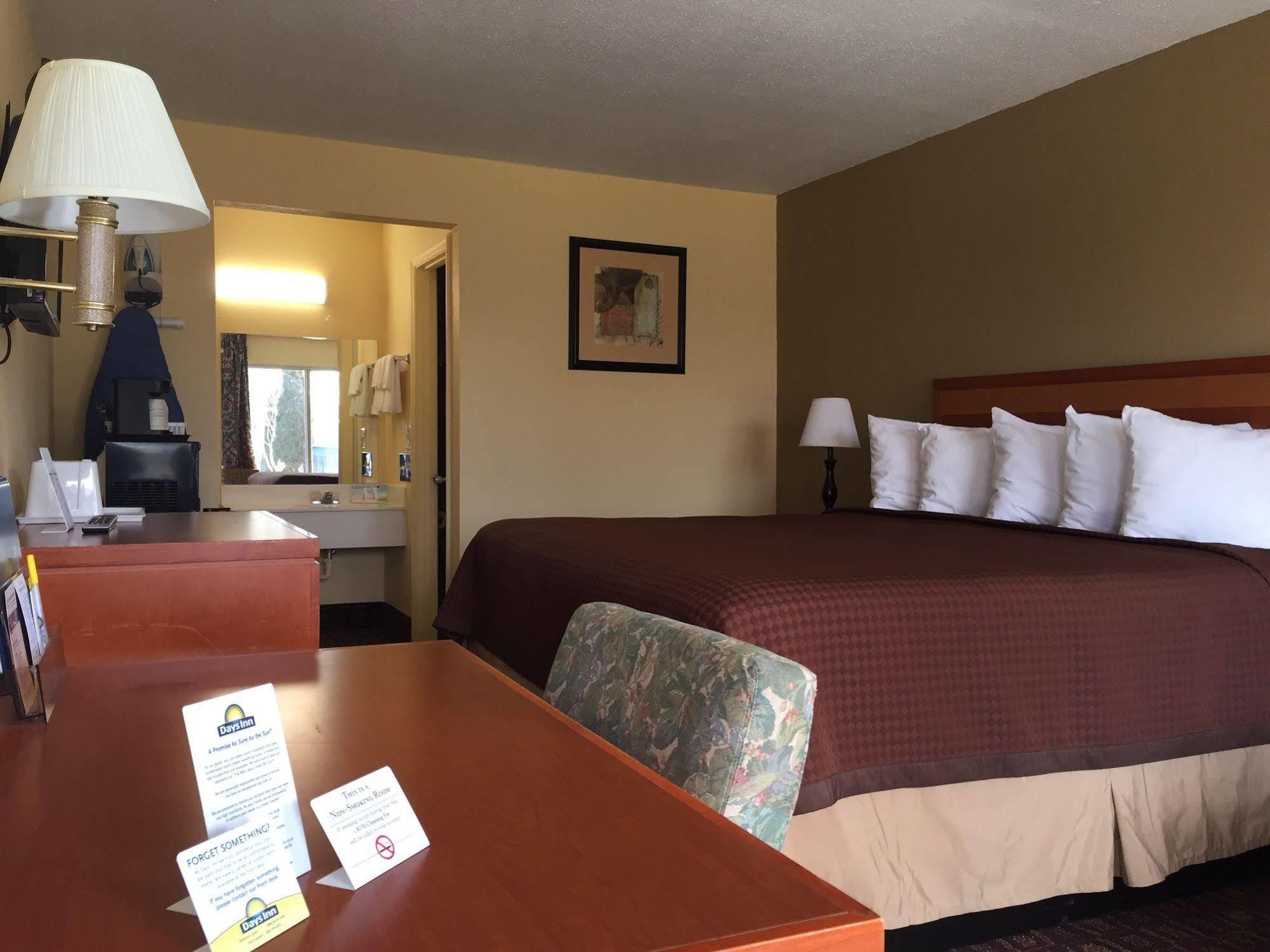 Days Inn By Wyndham Christiansburg Kültér fotó